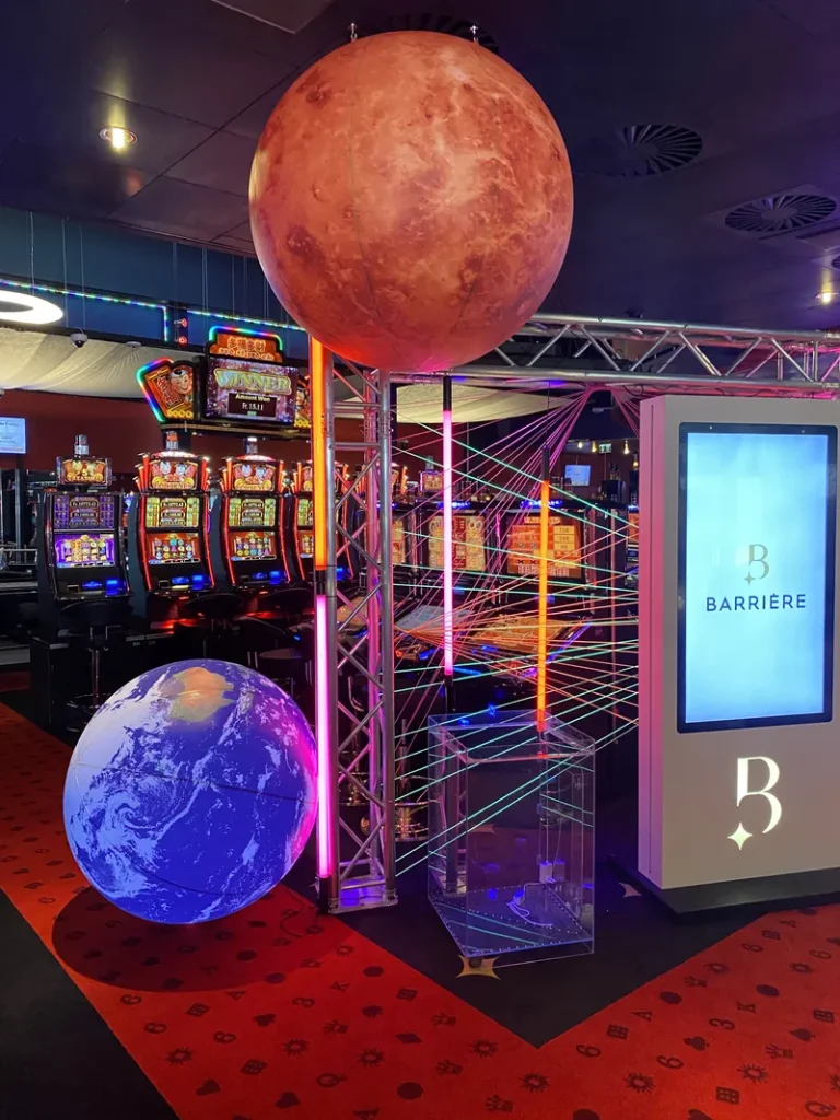 Spielbereich im Casino Barrière Fribourg mit Spielautomaten