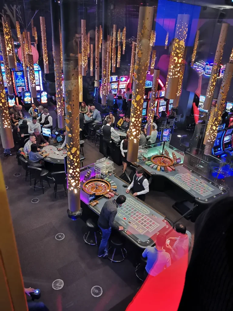 Spieltische im Casino Neuchâtel von oben
